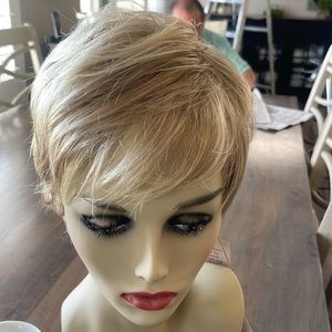 WhisperLITE Wig “Eva”NWT